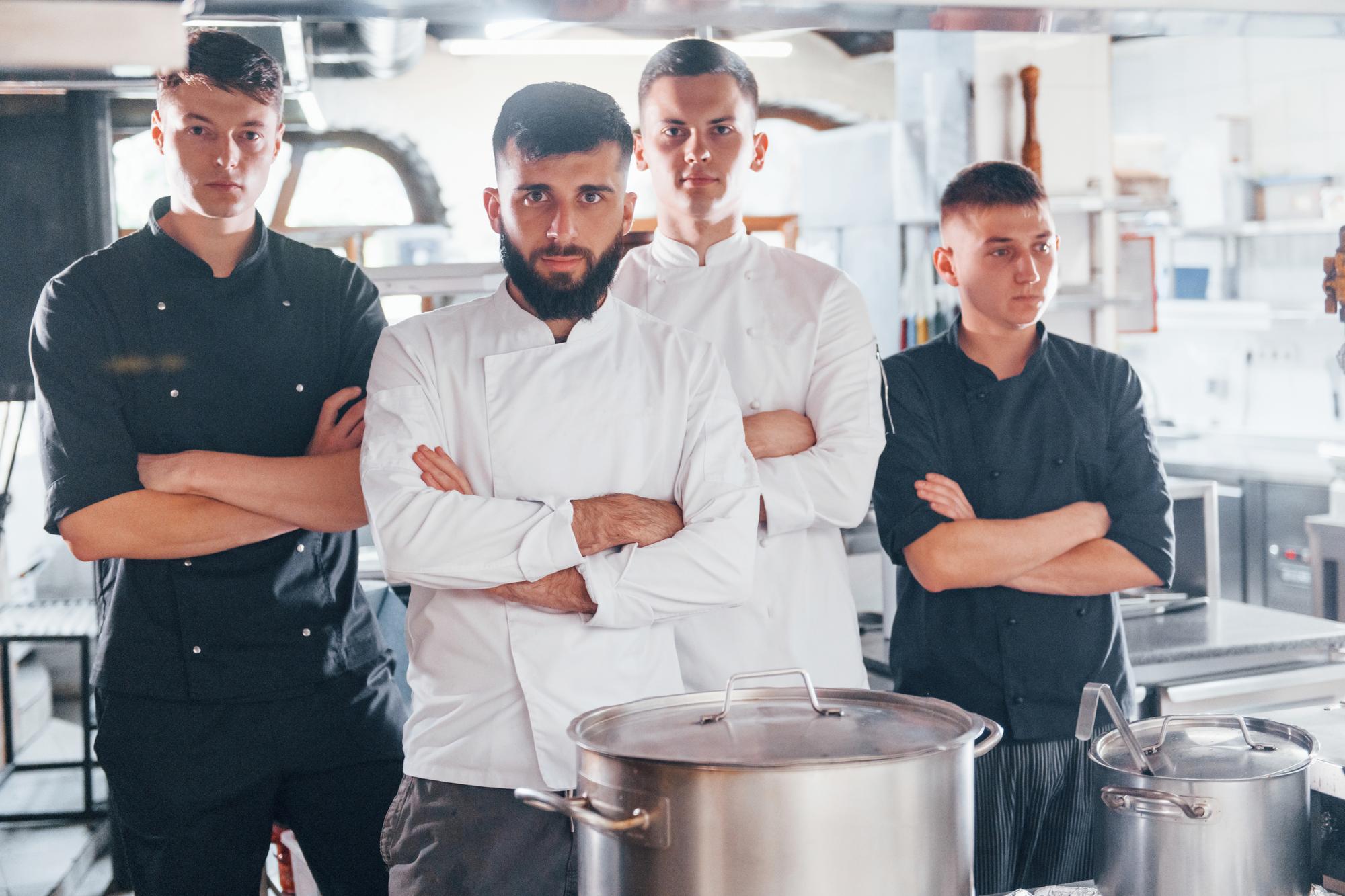 Zespół kucharzy w atelier